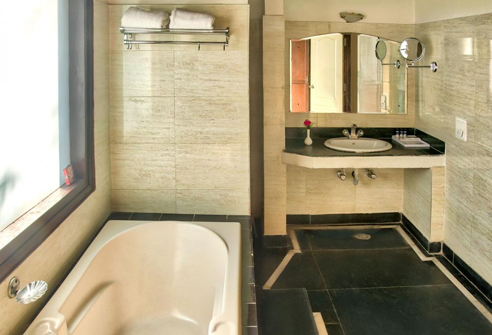 Wash Room Manu Maharani Resort