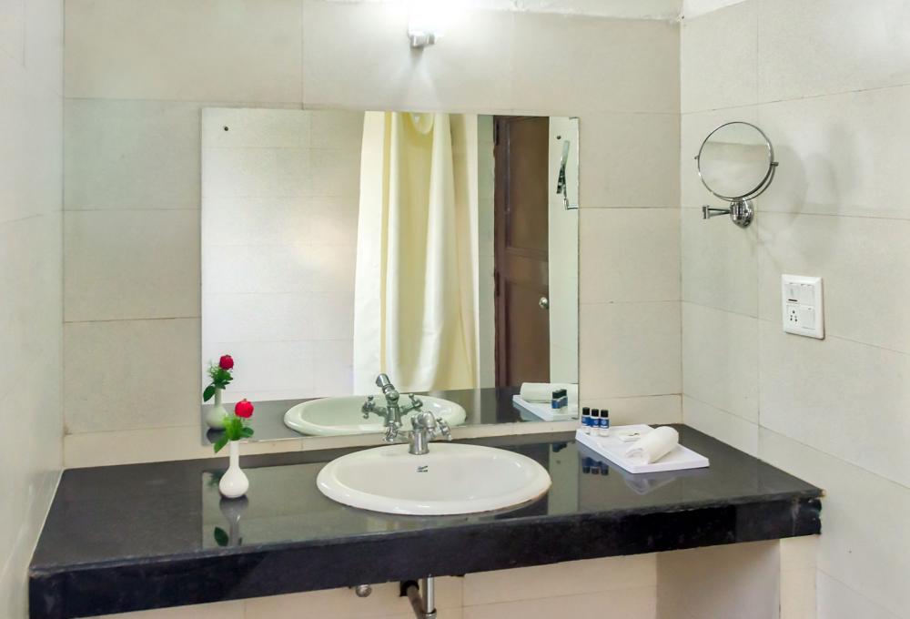 Wash Room Manu Maharani Resort