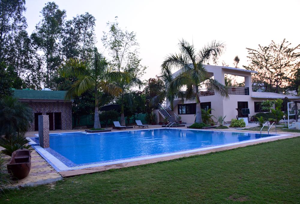 Swimming pool Clarissa resort corbett