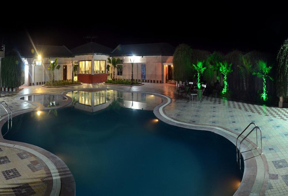 Swimming pool Gajraj Trails Resort