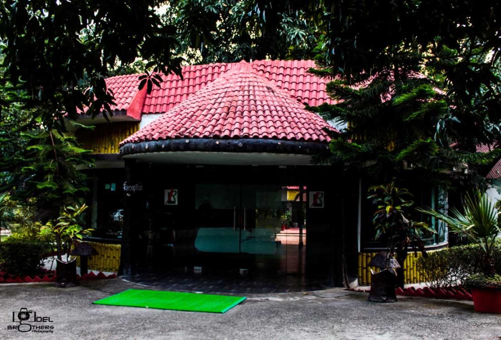Fornt View Jungle Leela Resort