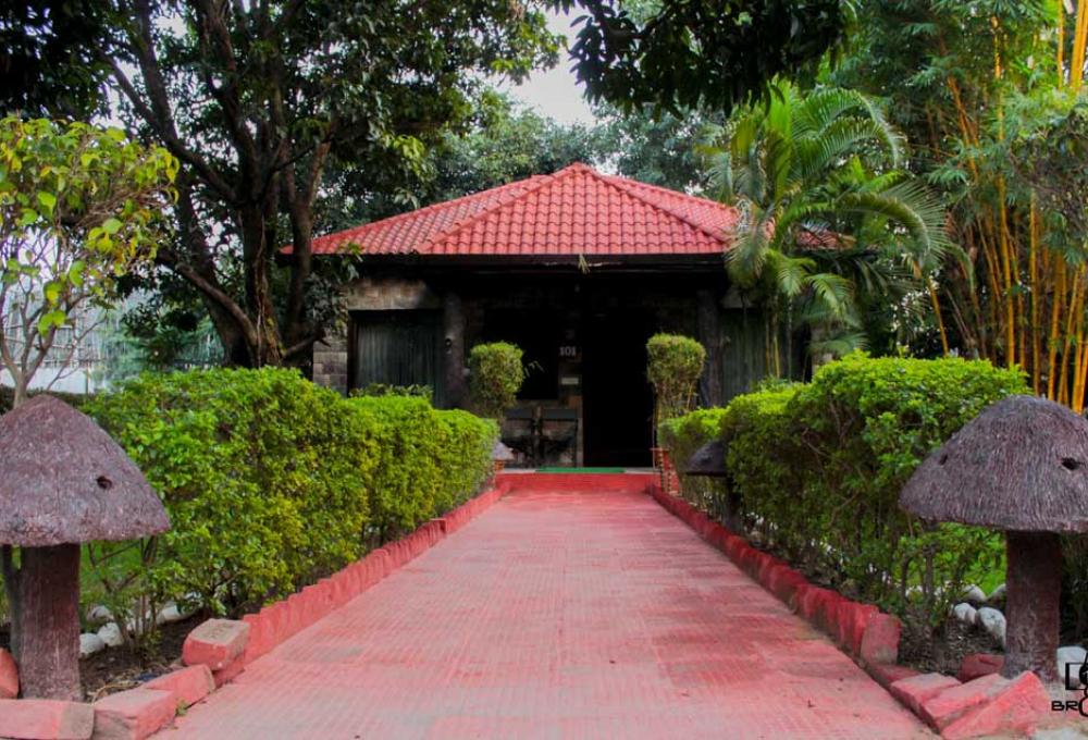 Fornt View Jungle Leela Resort