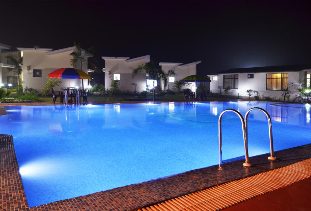 Swiming Pool Night View De Floresta Resort