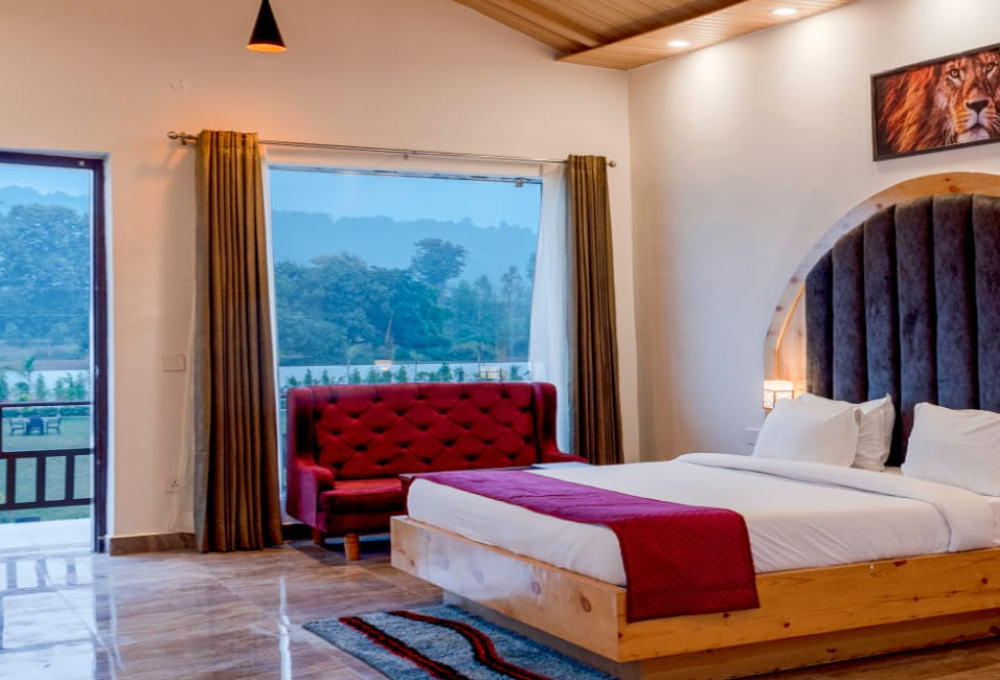 Green Retreat Resort Corbett Suite Room