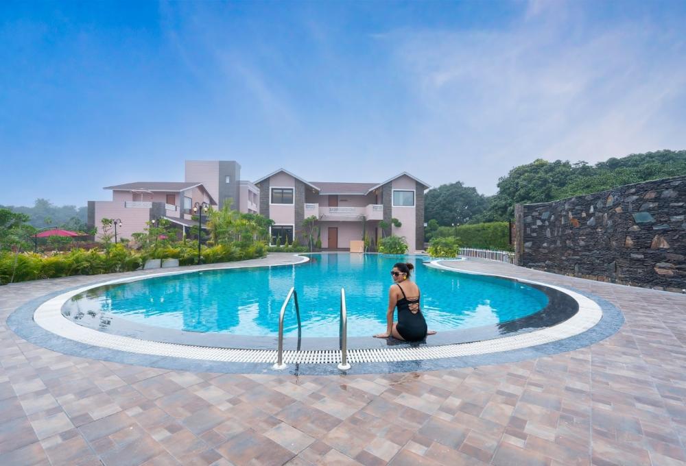 The Corbett Sapphire Resort Swimming Pool