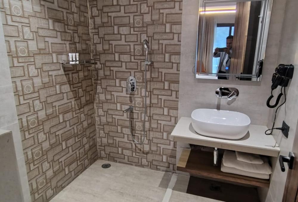 Best Hotel Near Kainchi Dham