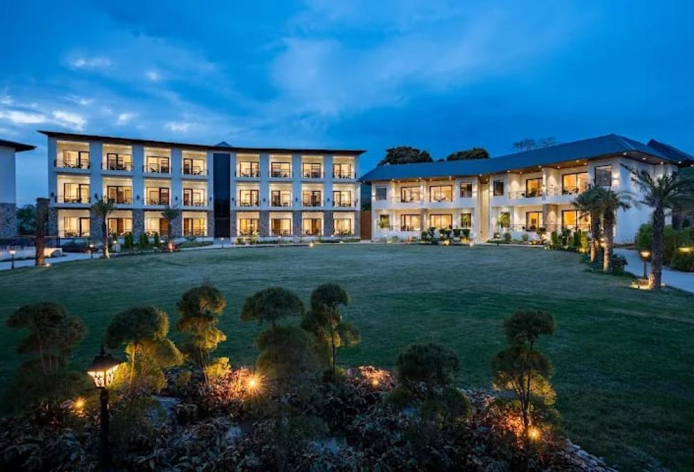 Shervani Pebbles @ Pine Corbett