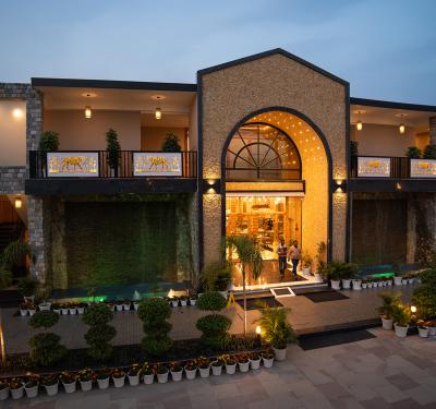 Corbett Elegant Retreat