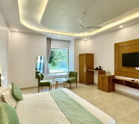 Private Pool Room
