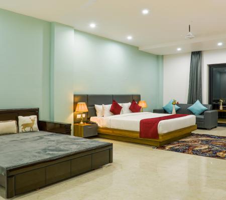 Family Suite Room With Bathtub