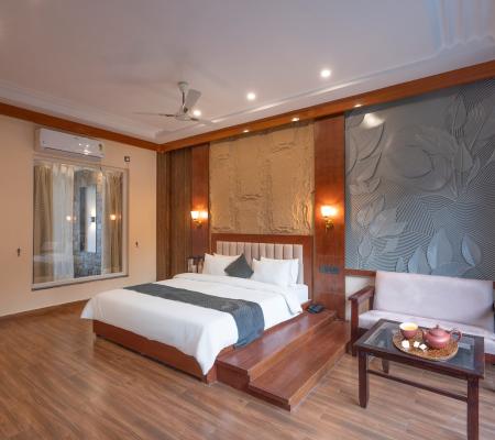 Luxury Room (01 Bed + Living Room)