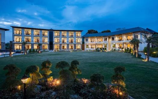 Shervani Pebbles @ Pine Corbett